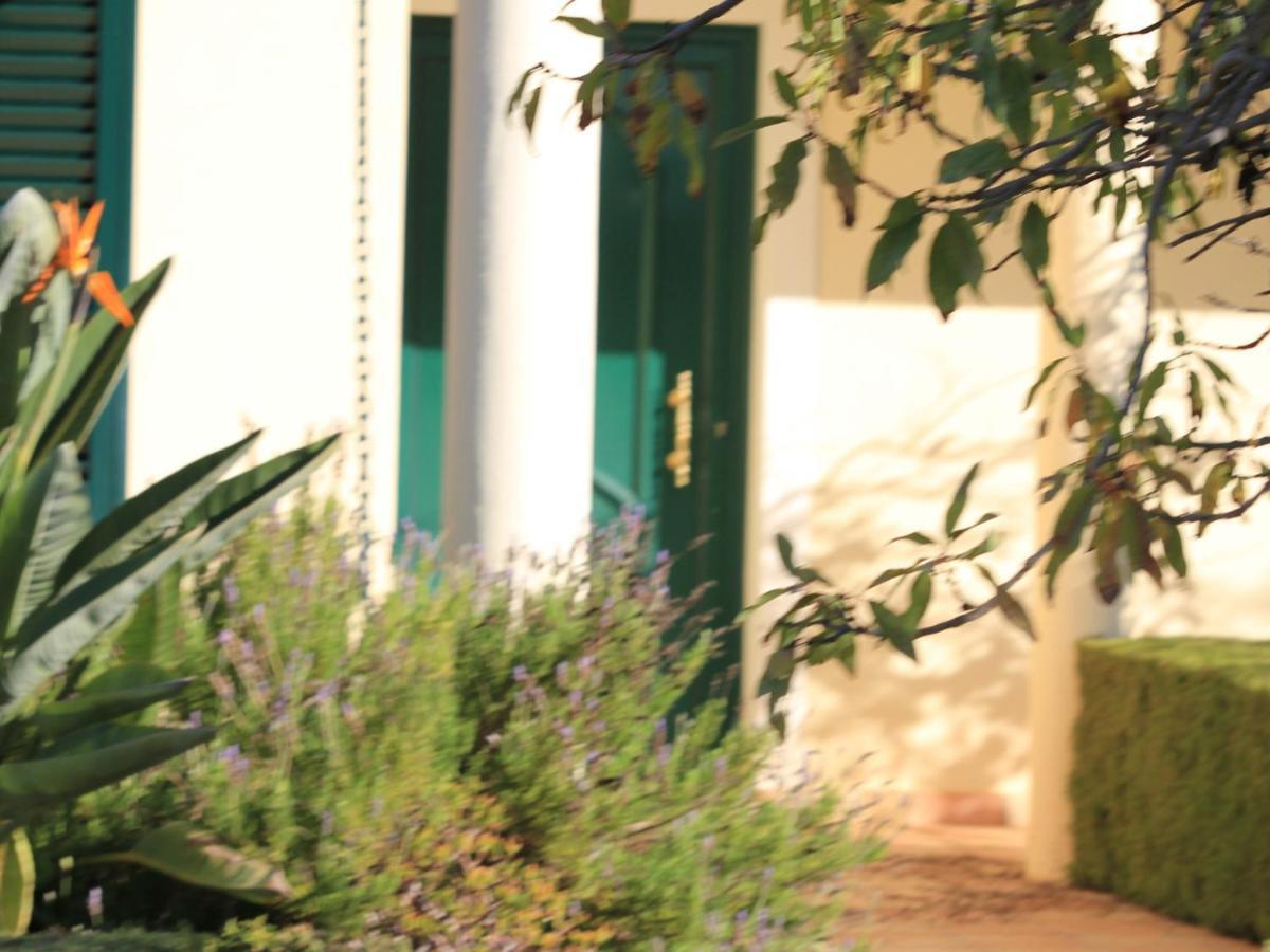 Villa Tranberg Suites Ferreiras Exterior photo
